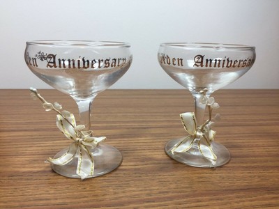 Set of 2- 50th GOLDEN WEDDING ANNIVERSARY GOLD TRIM CHAMPAGNE TOASTING GLASSES
