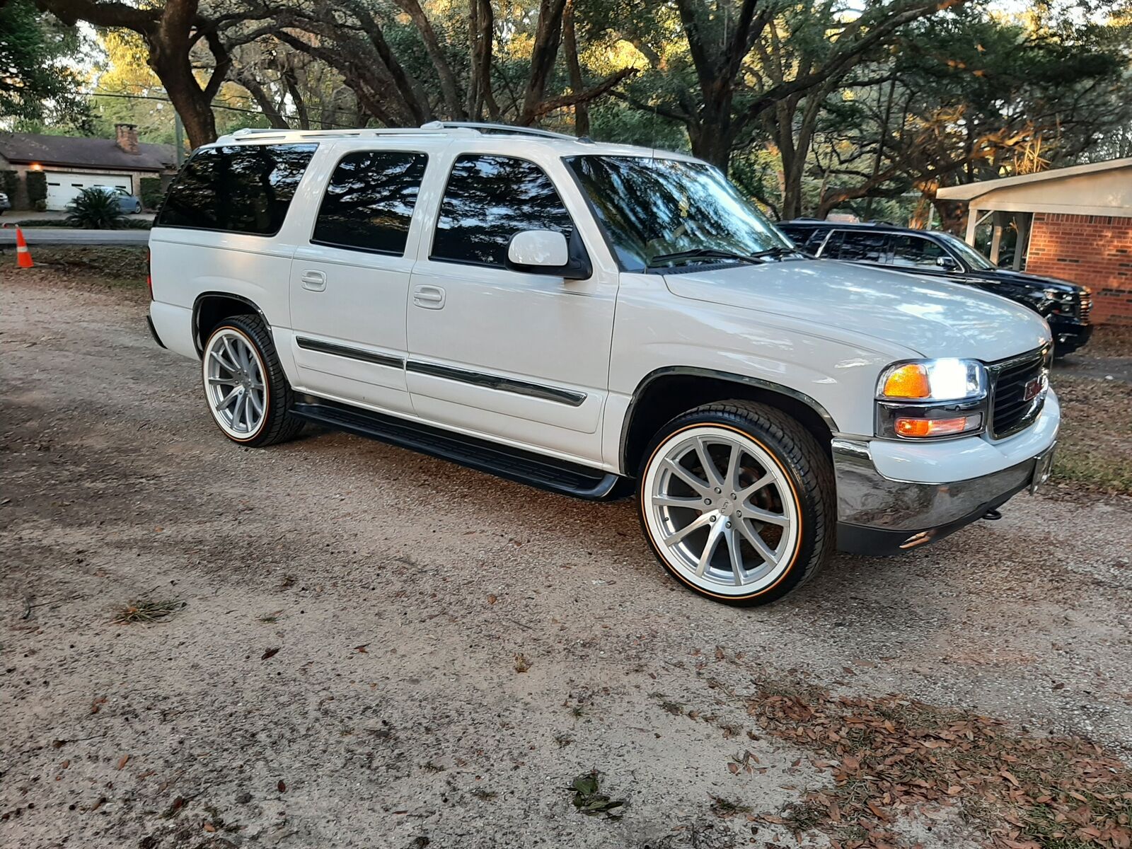 285-45-22 Vogue Gold White Custom Built Radial SCT2 New Tire 285-45-22 Vogue Gold White Custom Built Radial SCT2 New Tire