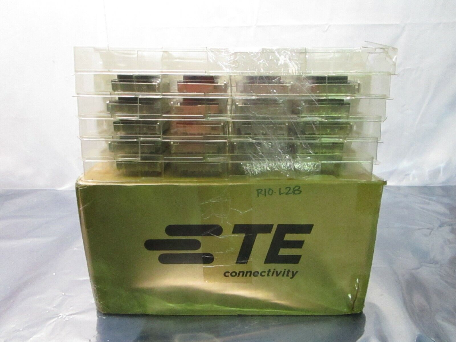 1 Lot of 40 TE connectivity AMP Brand 2170551-1 1X6 CAGE ASSEMBLY, 102563