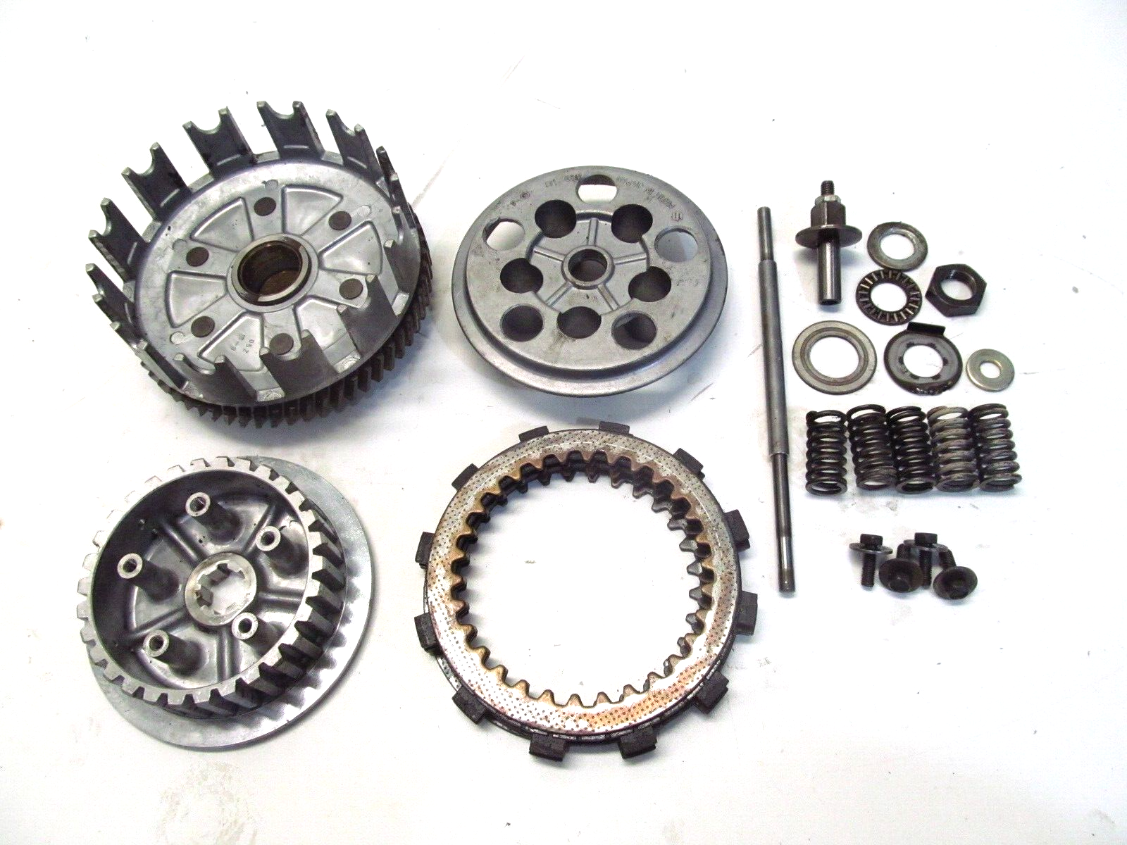 くり‼️キツツキ 89 SUZUKI DR100 OEM CLUTCH BASKET | eBay