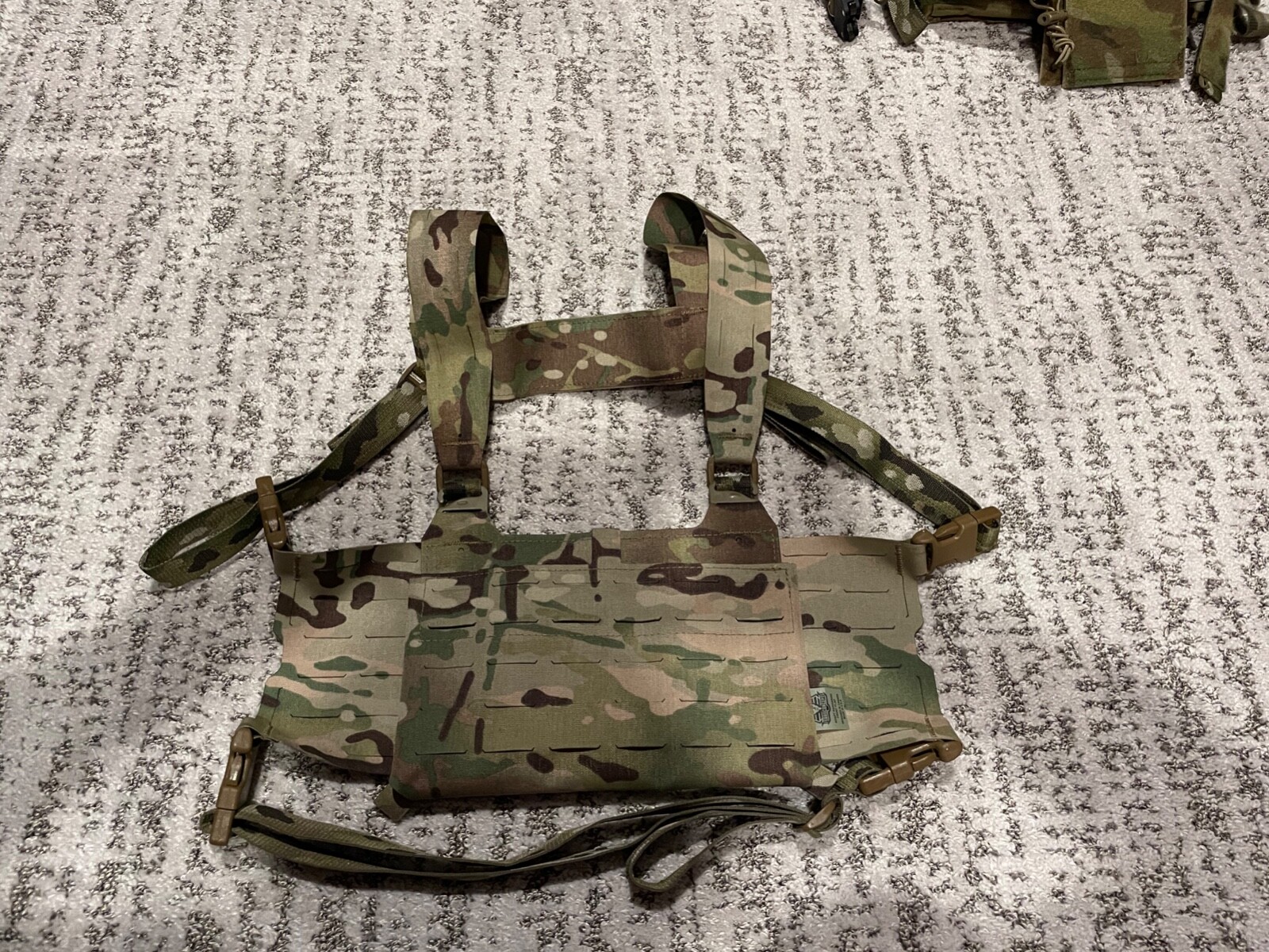 Ferro Concepts Chesty Rig wide harness w/ kangaroo front flap/ triple