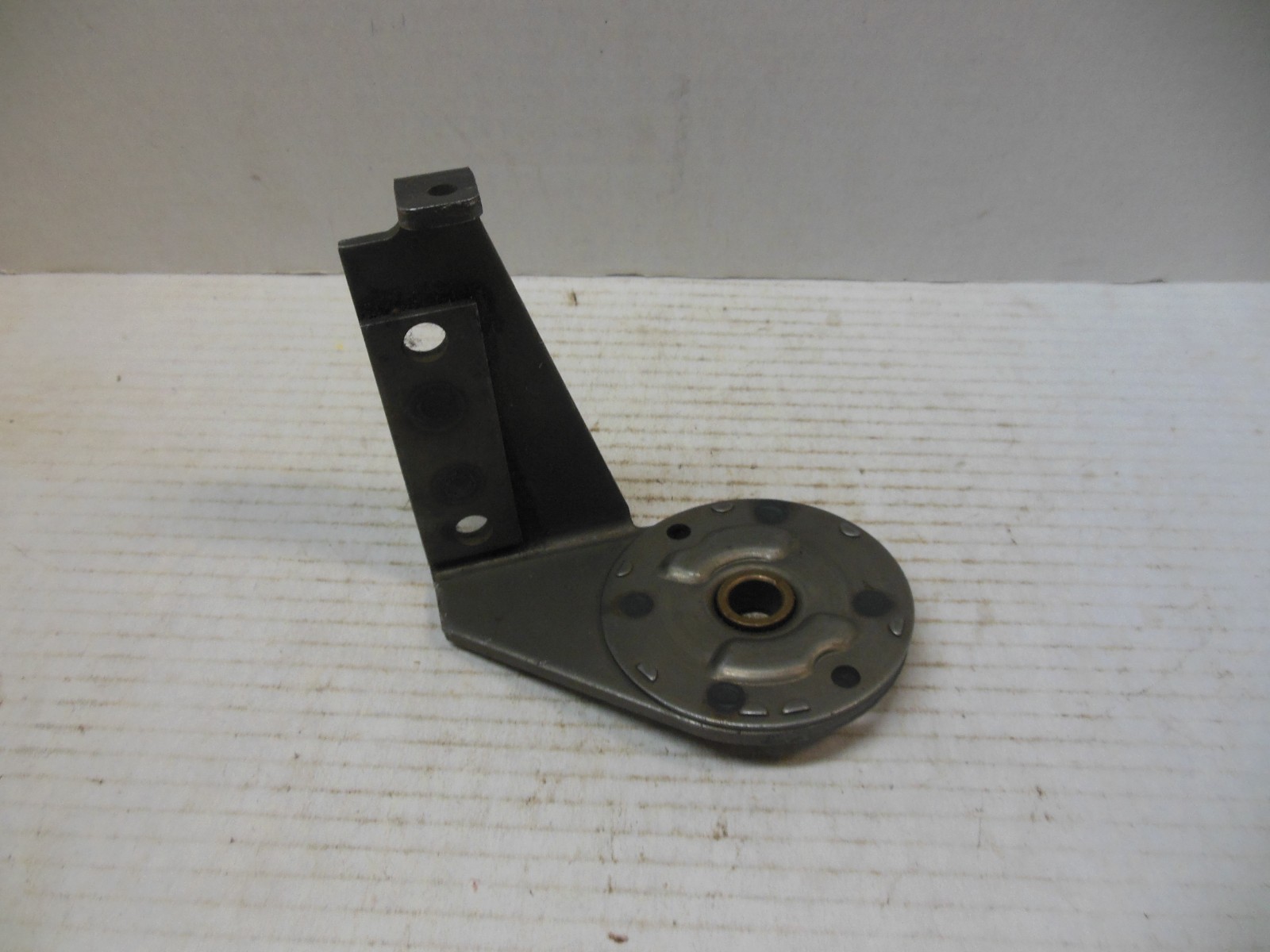 JOHN DEERE 110 112 RIDING MOWER STARTER MOUNTING BRACKET AM32849
