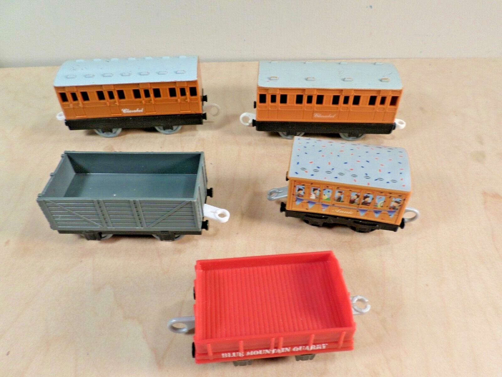 Thomas the Tank Engine~Tomy 1992~Bash~5 Train Cars~Motorized Trains with Cars