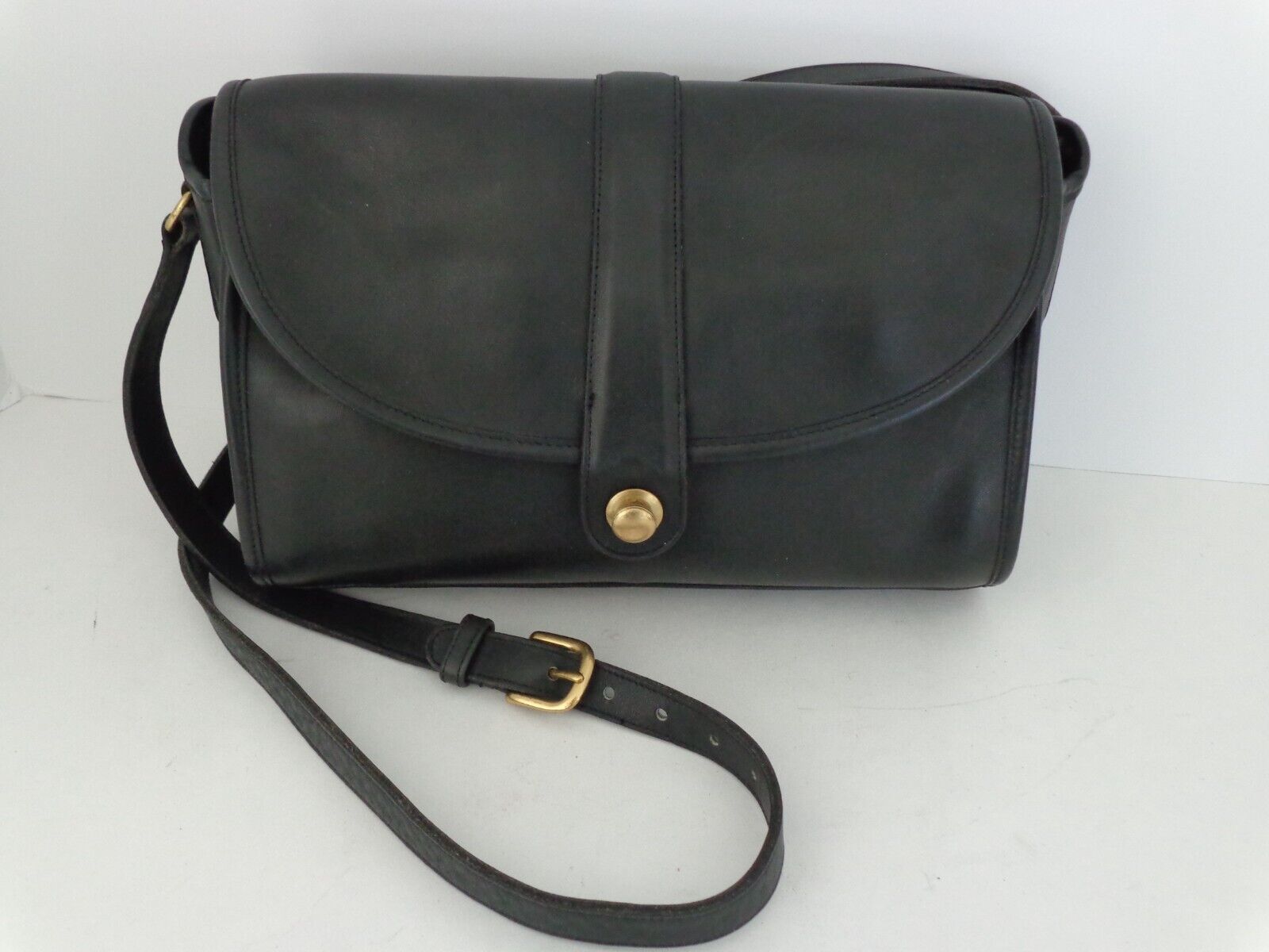 Coach 80's Vintage Roll Bag Spring Snap Black Leather 9887 Coach 80's Vintage Roll Bag Spring Snap Black Leather 9887
