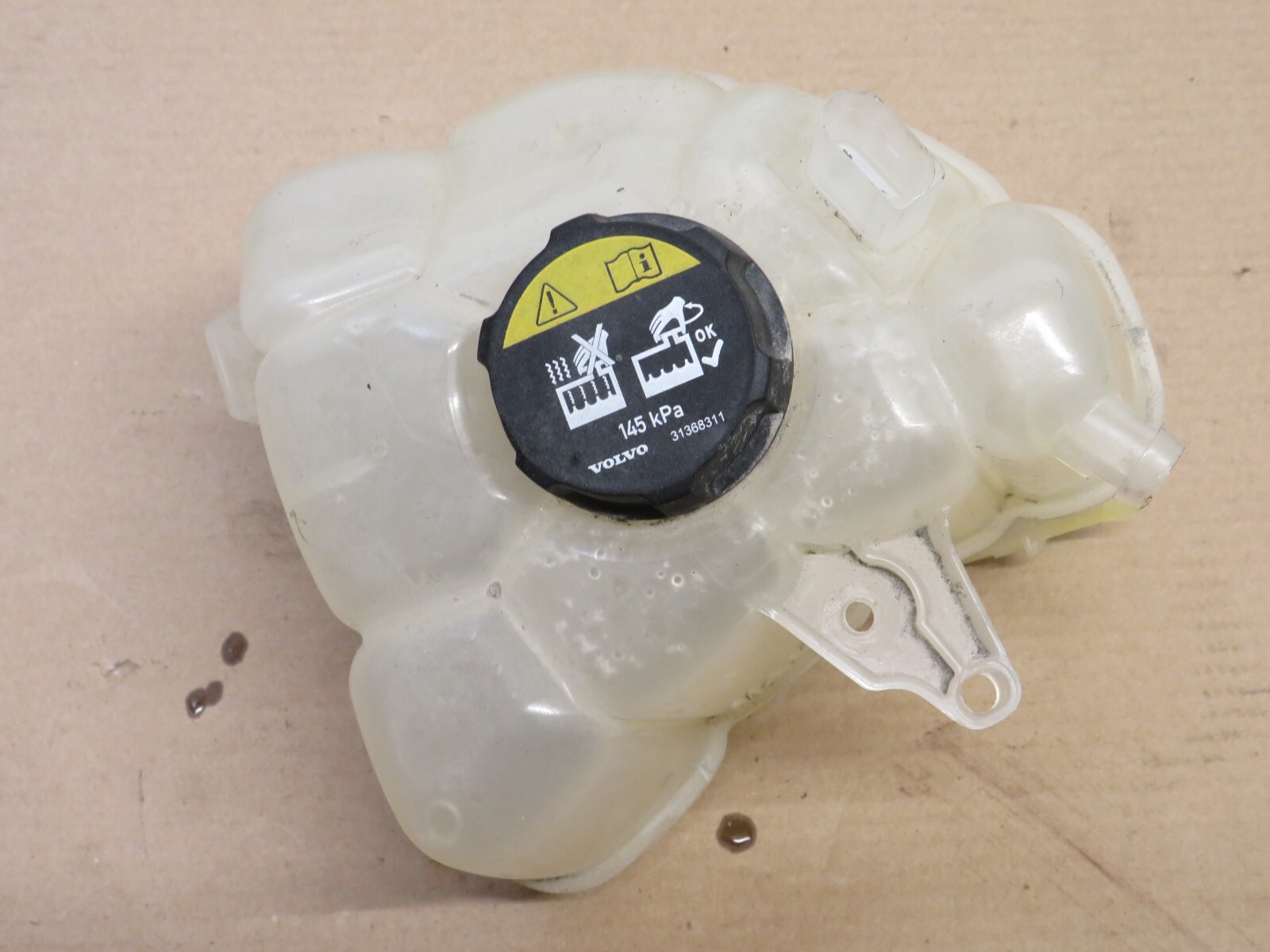 2019-2021 VOLVO XC90 COOLANT EXPANSION TANK 31465682 OEM