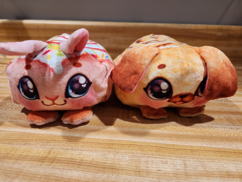 Cookeez Makery Baked Treatz Bunny and Dog Lot Plush Working