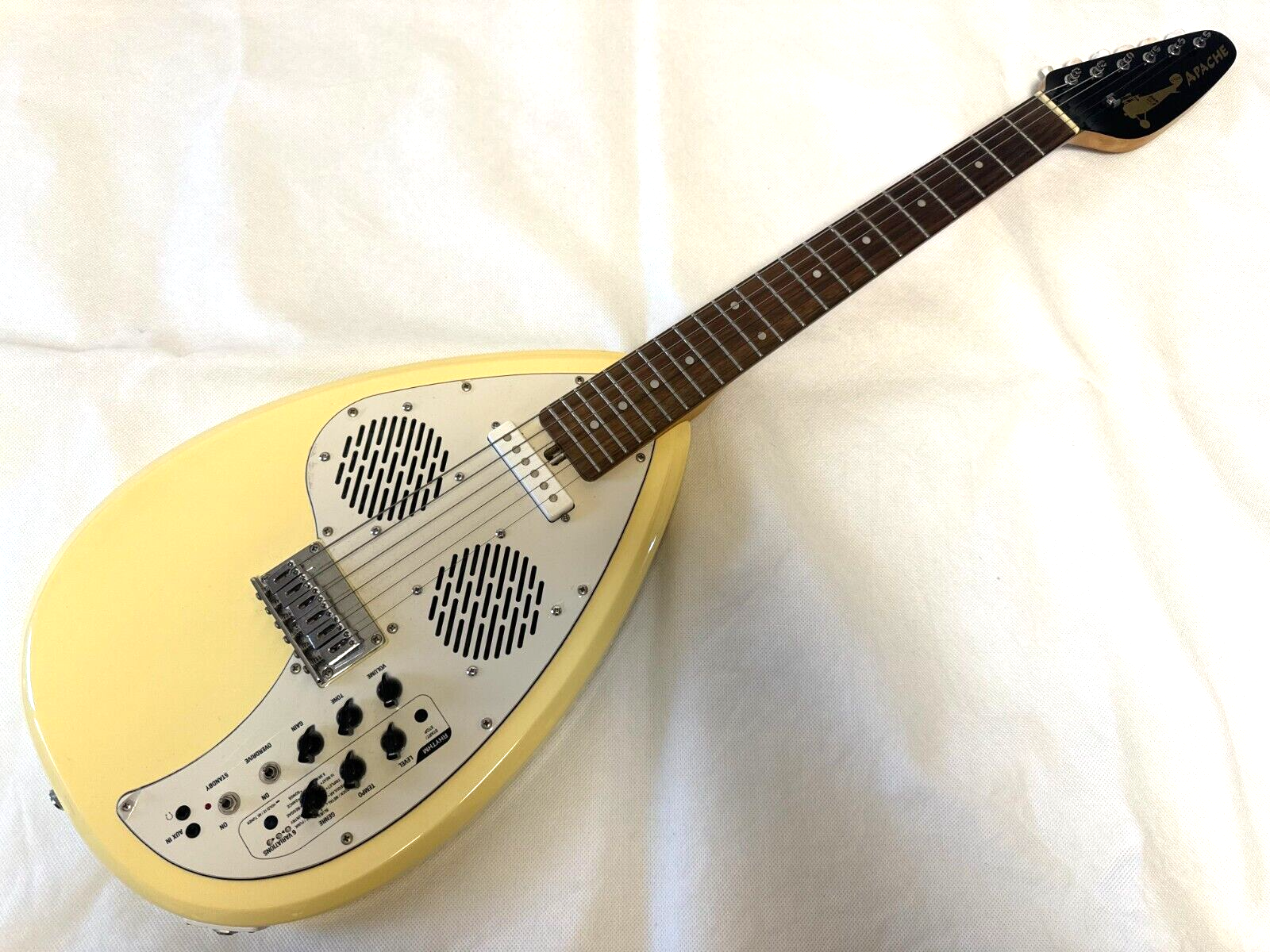 VOX APACHE-I アパッチ-1 ティアドロップ型 fiesta red VOX APACHE-1 Teardrop Type Travel Guitar Vintage White Built