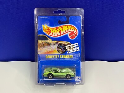 HOT WHEELS GLEAM TEAM EDITION METALLIC GREEN CORVETTE STINGRAY #192 W/ PROTECTO