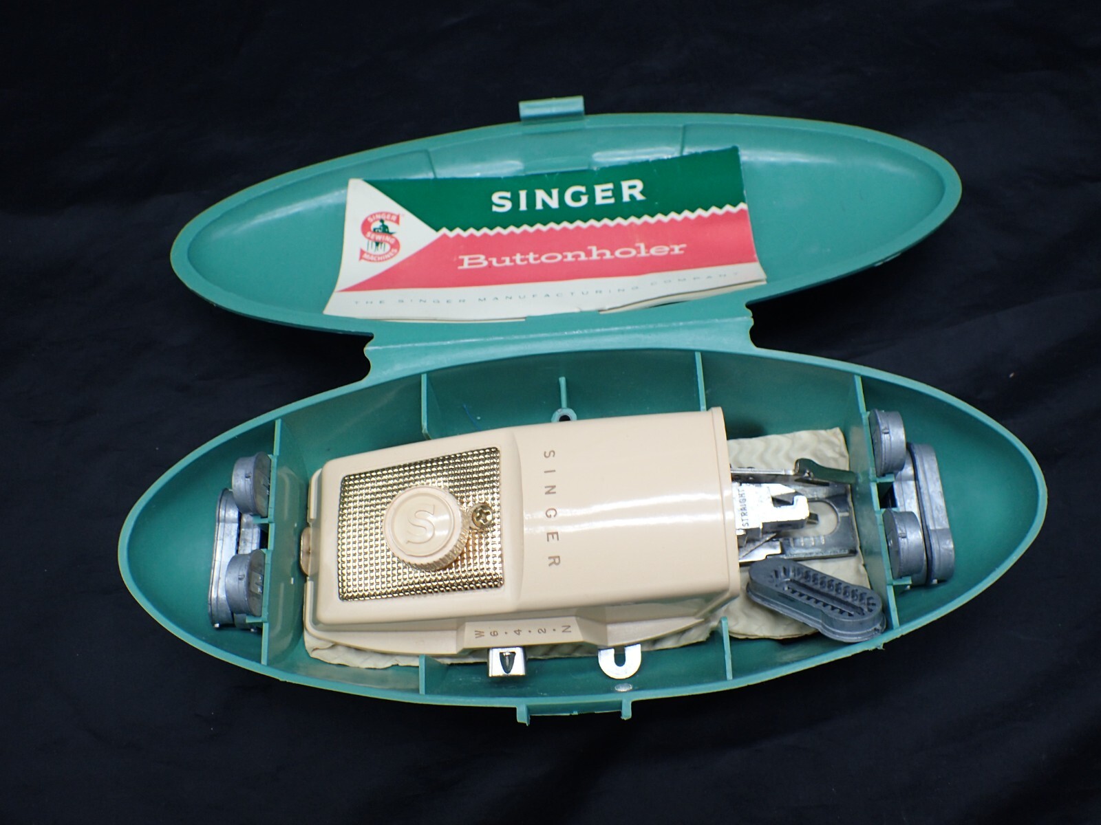 VTG 1960s Singer Buttonholer Sewing Machine Attachment W/ Green Clamshell Case