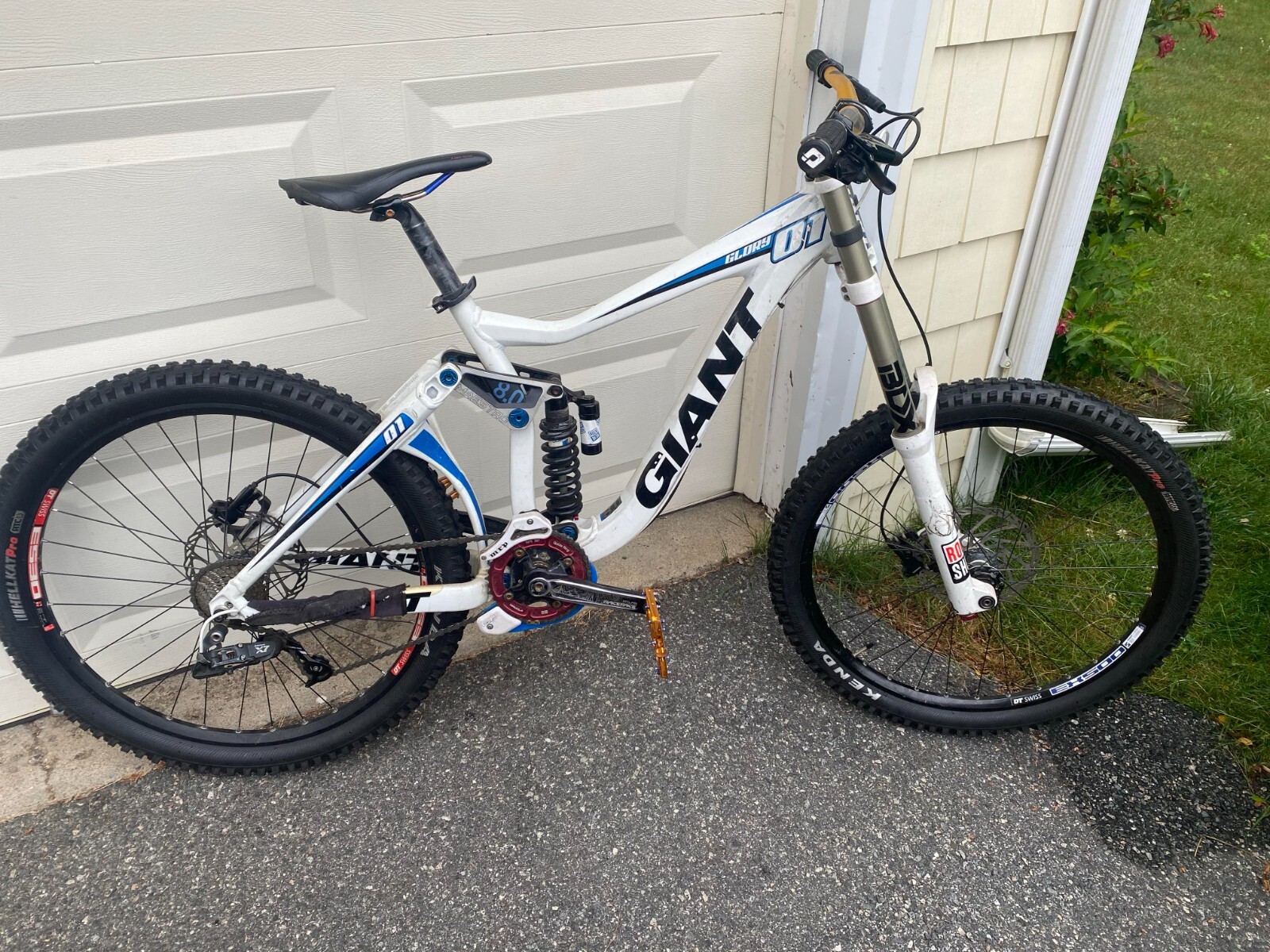 2011 Giant Glory 1 DH bike. 26 wheels. Just needs fork seals. eBay