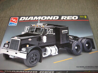 AMT Ertl 1/25 Diamond Reo Truck Big Rig  Model Kit #8137 - NOB (Read Desc)
