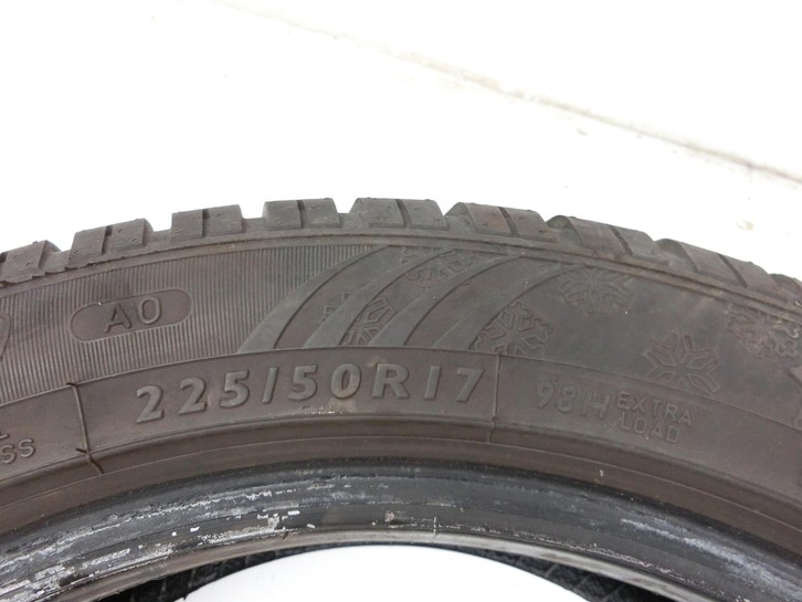 Audi A4 8W B9 19-24 1 x Reifen Winterreifen Dunlop 225/50R17 98 H Audi A4 8W B9 19-24 18.12.2015 gebraucht Bild 6