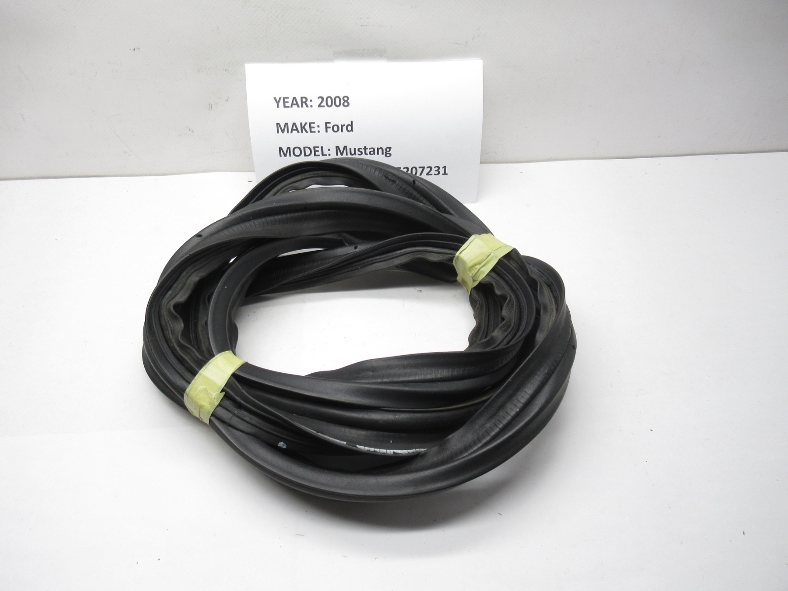 2005-2009 Ford Mustang Trunk Lid Weatherstrip Seal Used OEM