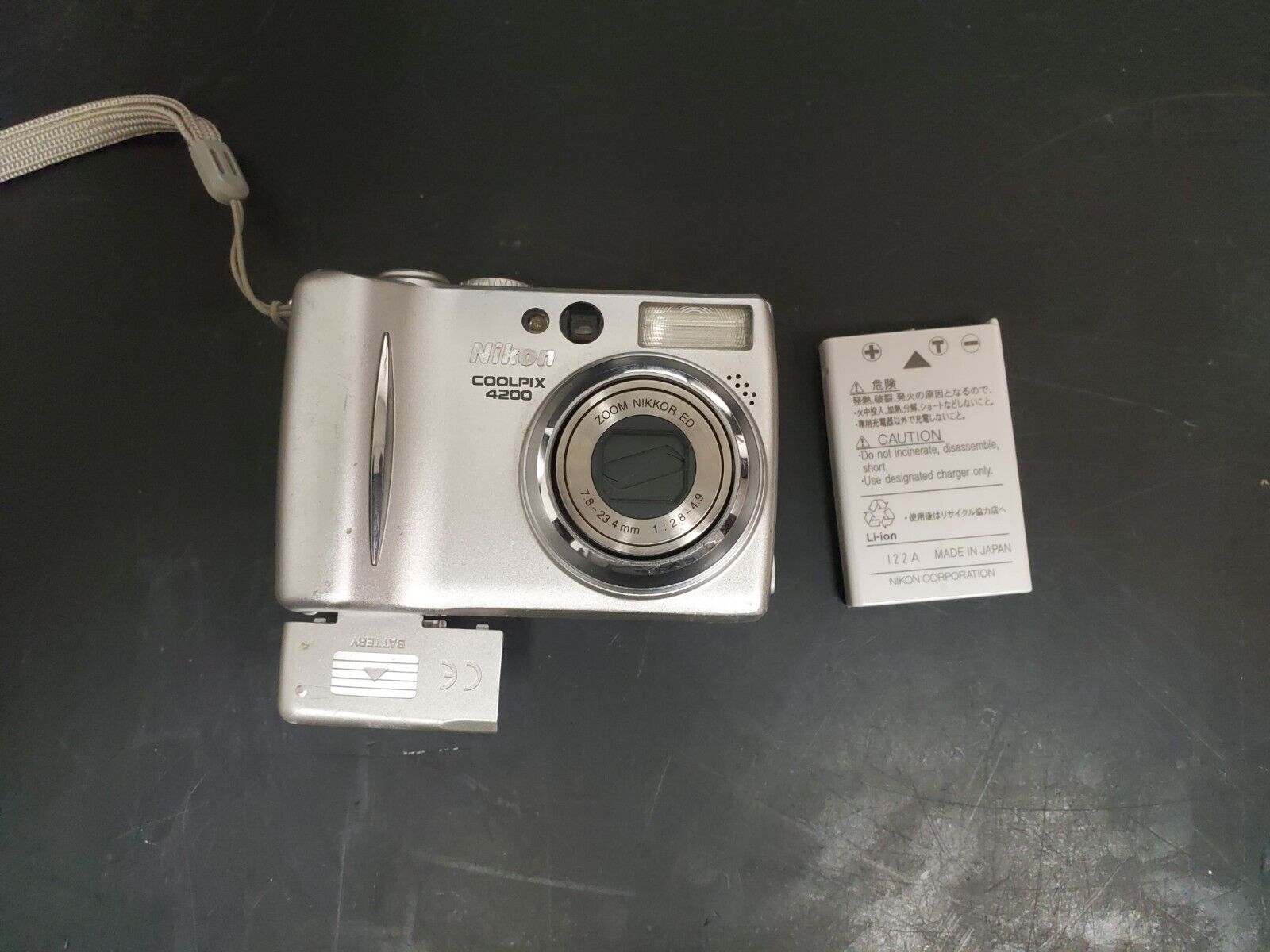 Nikon COOLPIX 4200 4.0MP Digital Camera - Silver 3027843 Nikon COOLPIX 4200 4.0MP Digital Camera - Silver 3027843