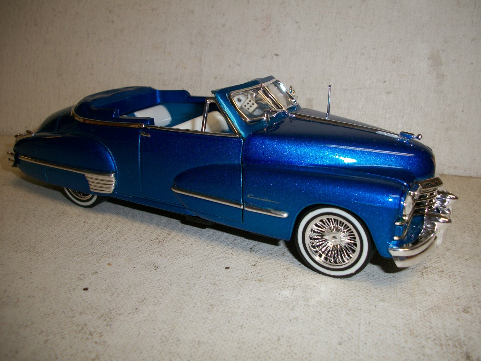 Jada 1:24 1947 Cadillac Series 62 Blue Convertible Car Die
