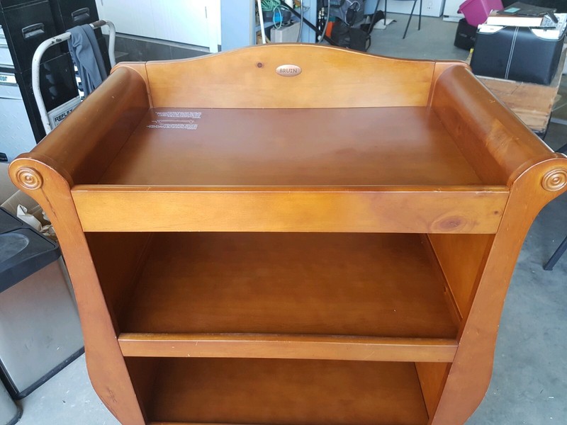 bruin change table