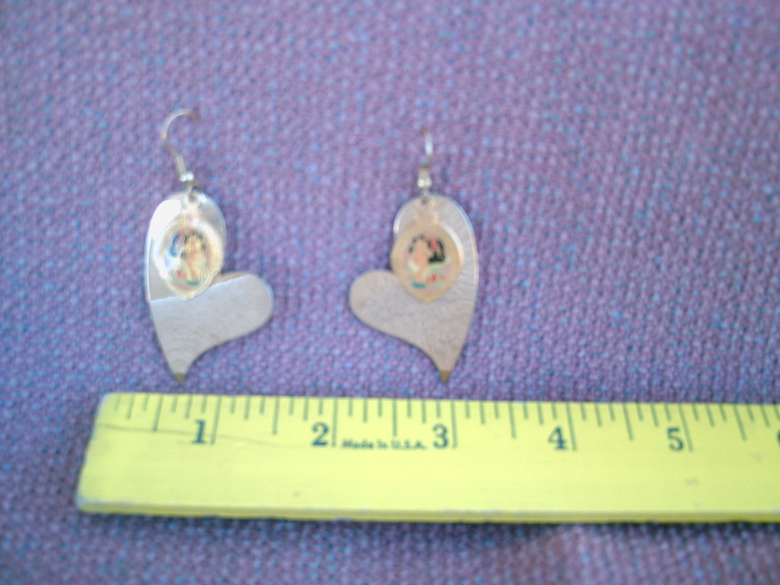 VINTAGE Pair Of Disney Snow White Princess Dangle Earrings - Collectible Jewelry