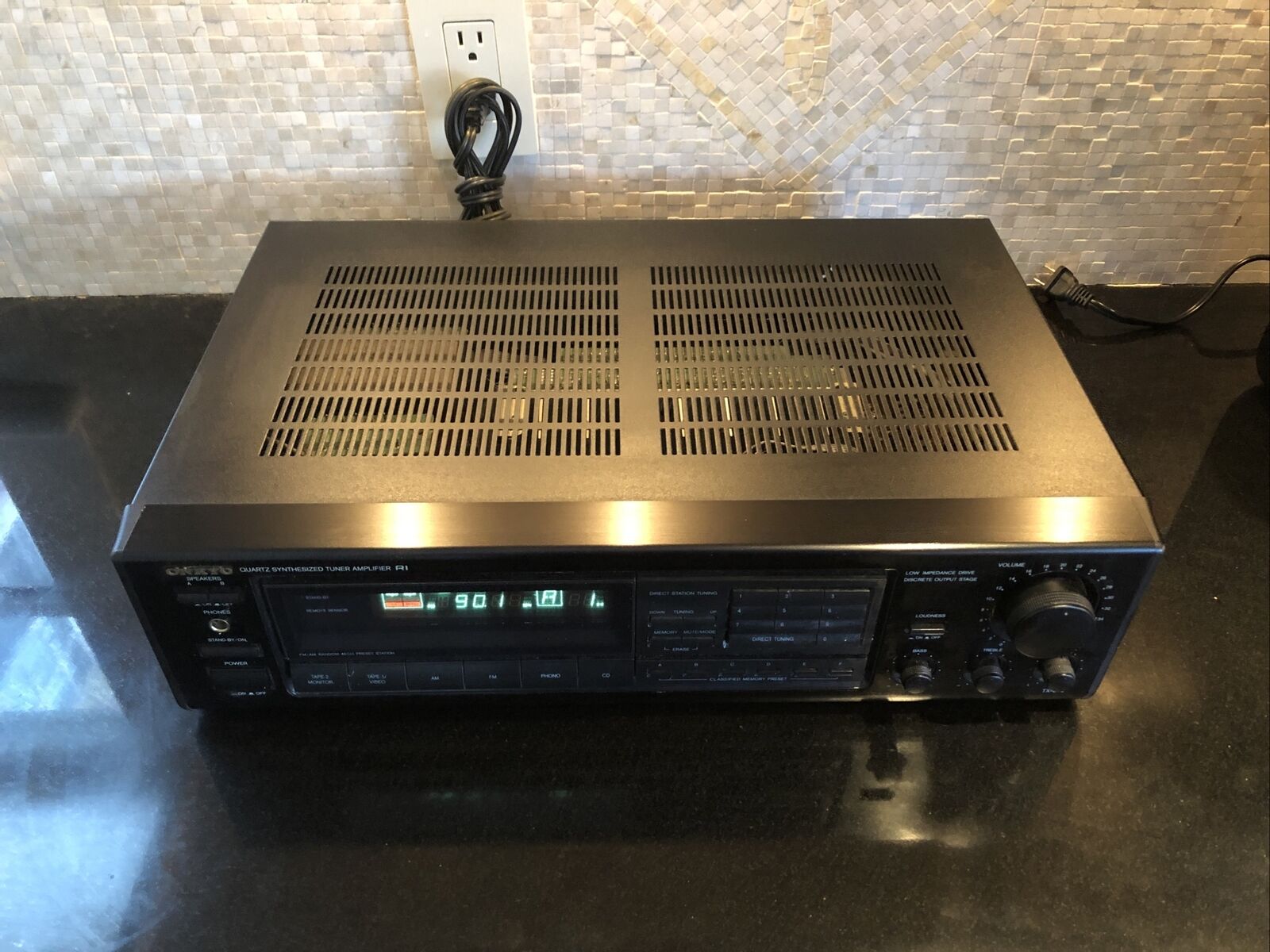 Onkyo Quartz Synthesized Tuner Amplifier R1 Perfect Working Onkyo Quartz Synthesized Tuner Amplifier R1 Perfect Working