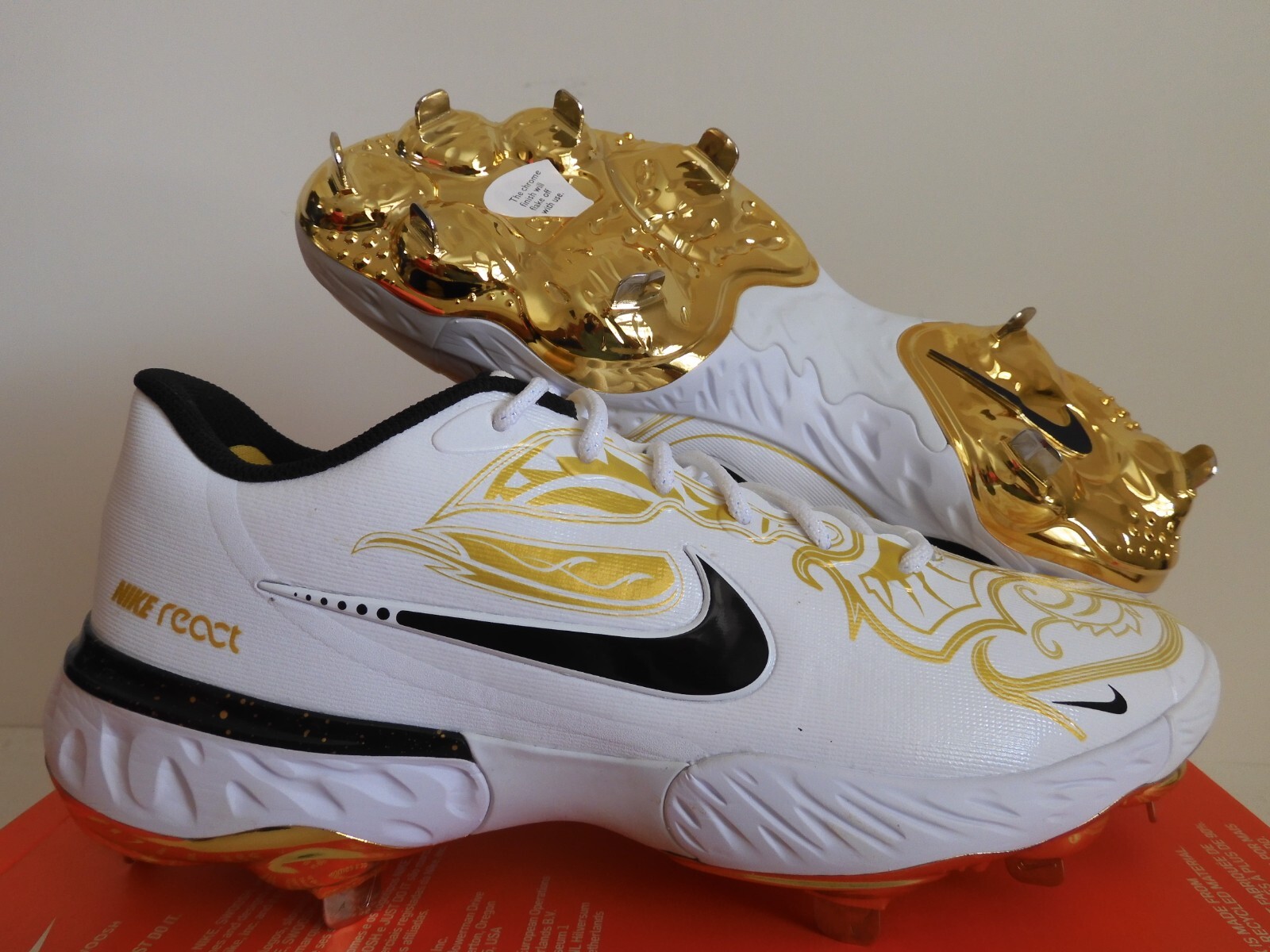 white and gold nike baseball cleats