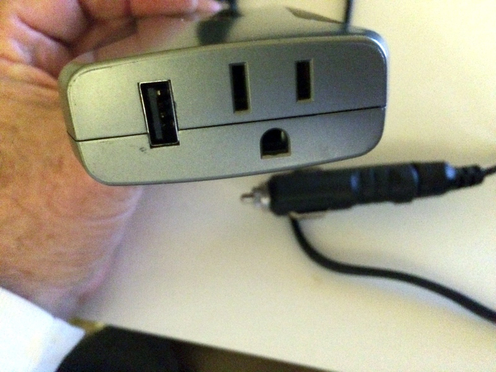 Targus APV10US1 DC-to-AC Slim-Line Power Inverter