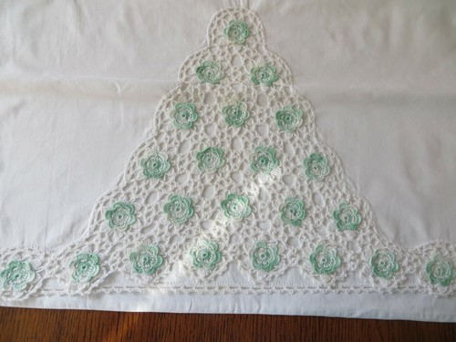 Lovely Vintage 100% White Cotton Pillowcase Pair Crochet Flower Inset Mint Green