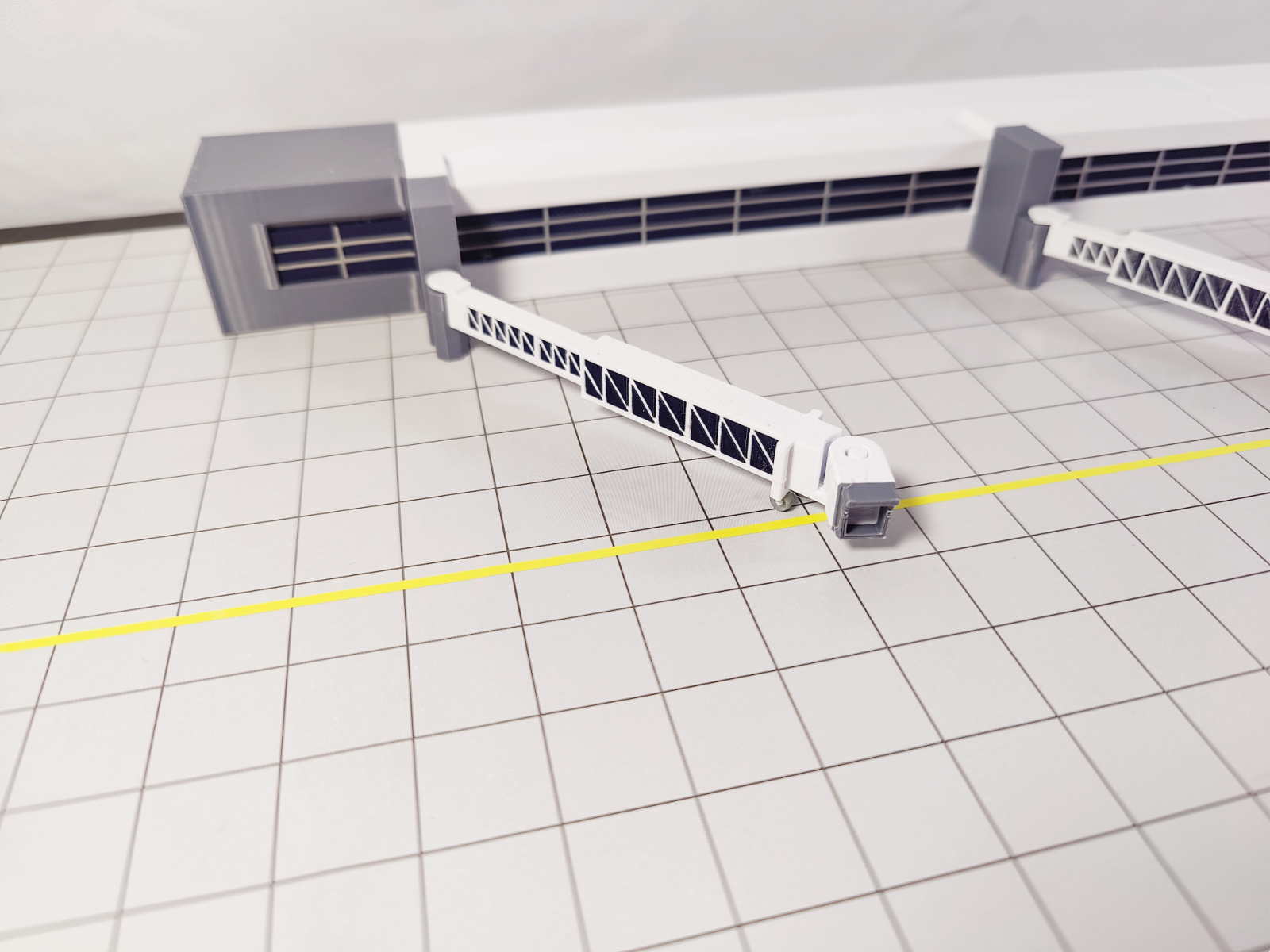 REGIONAL AIRPORT TERMINAL BUILDING + EXTENDING BRIDGES Model 1:400 Scale Diorama