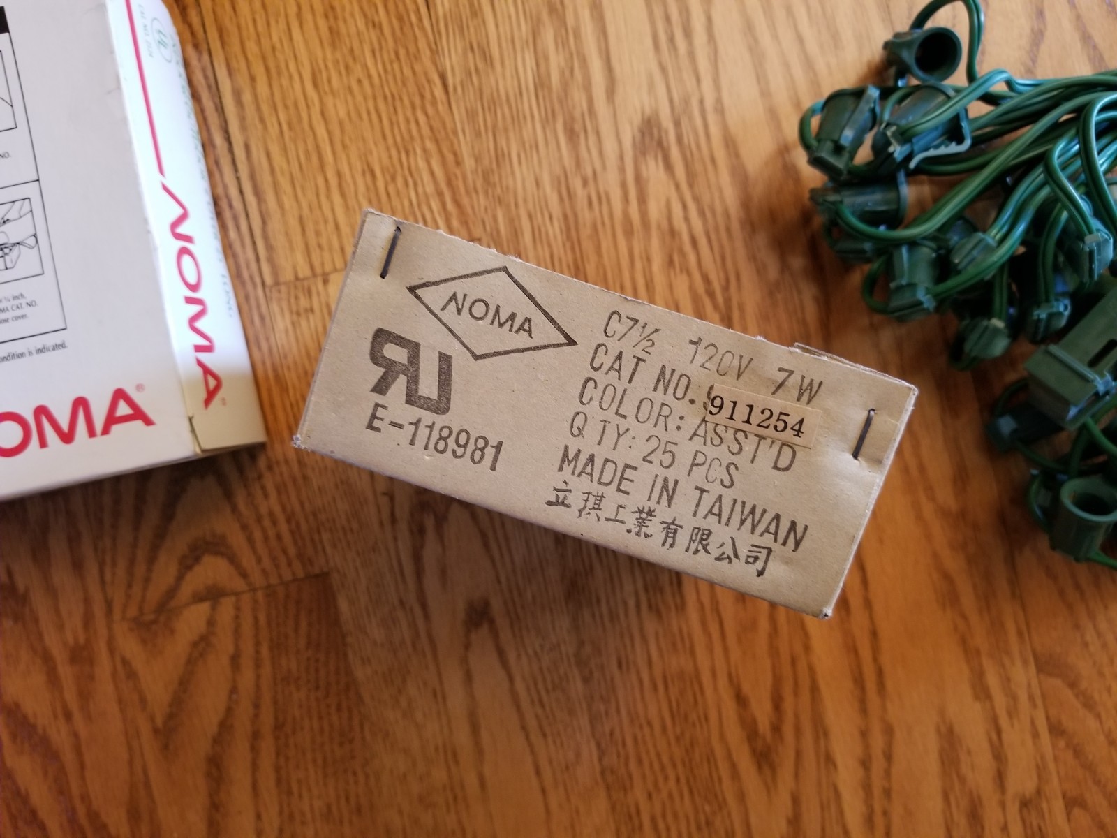 NOS 25 Light String NOMA C-7 1/2 Indoor/Outdoor Multi-Color Bulbs & Original Box