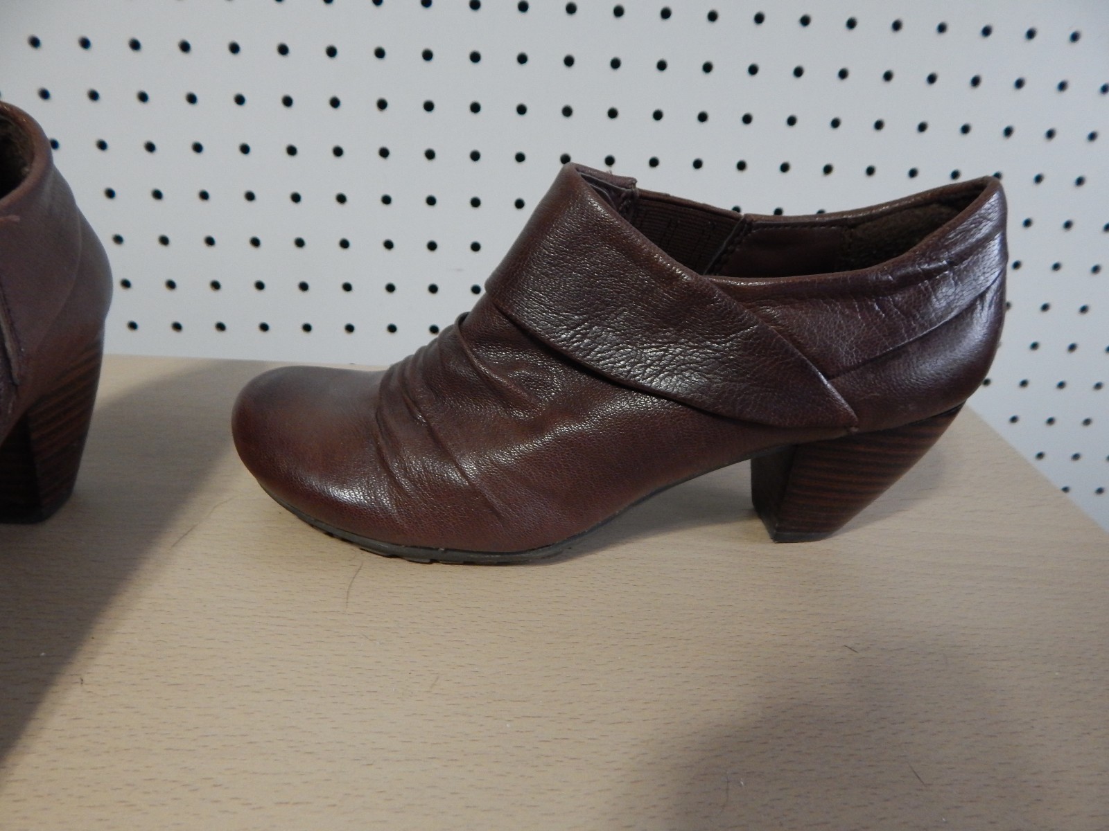 Womens Bare Traps shoes - Lynessa - size 6 M - brown