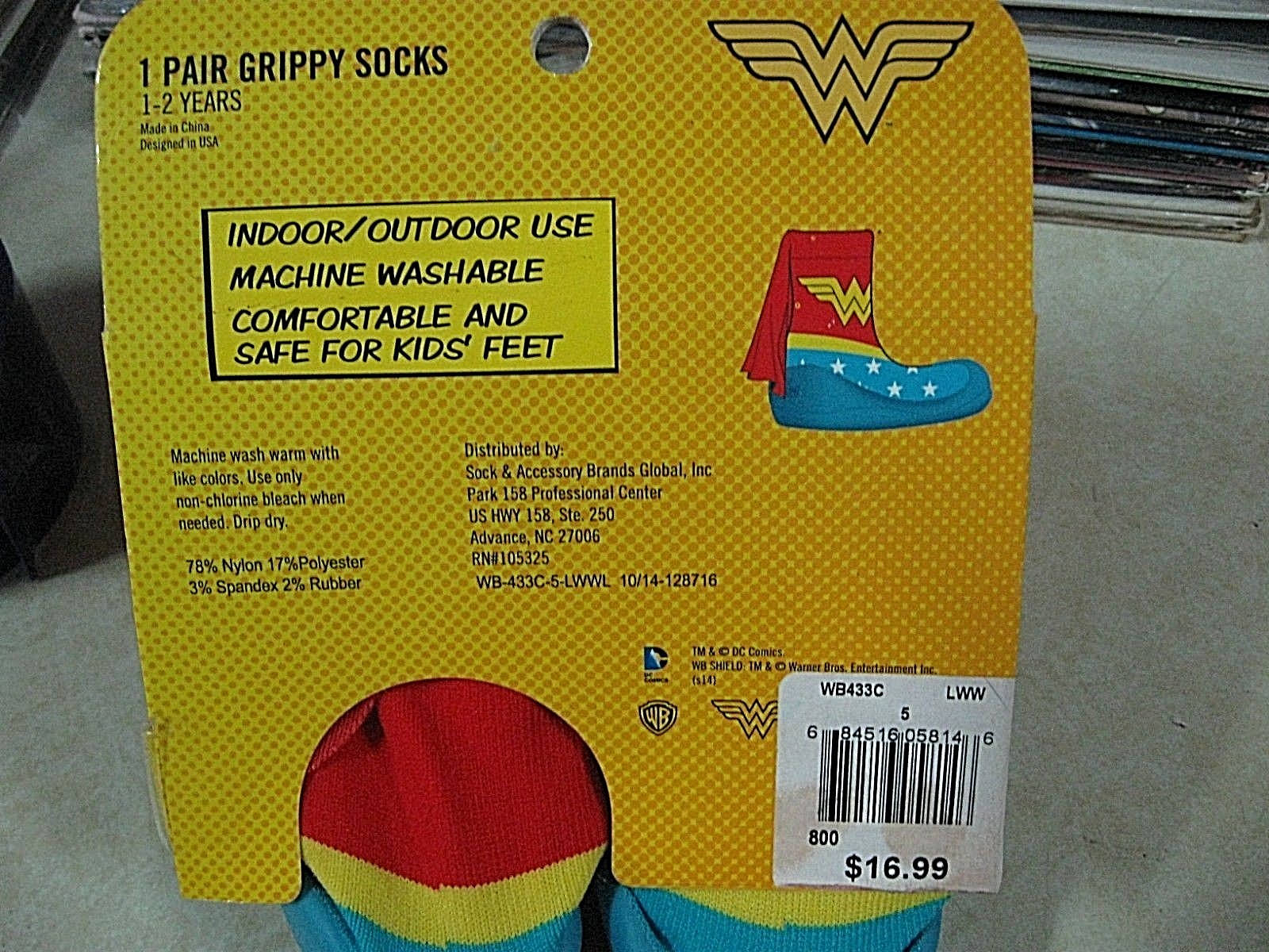 NEW Kids' Superhero Grippy Socks super hero Wonder Woman dc shoes MSRP 16.99$