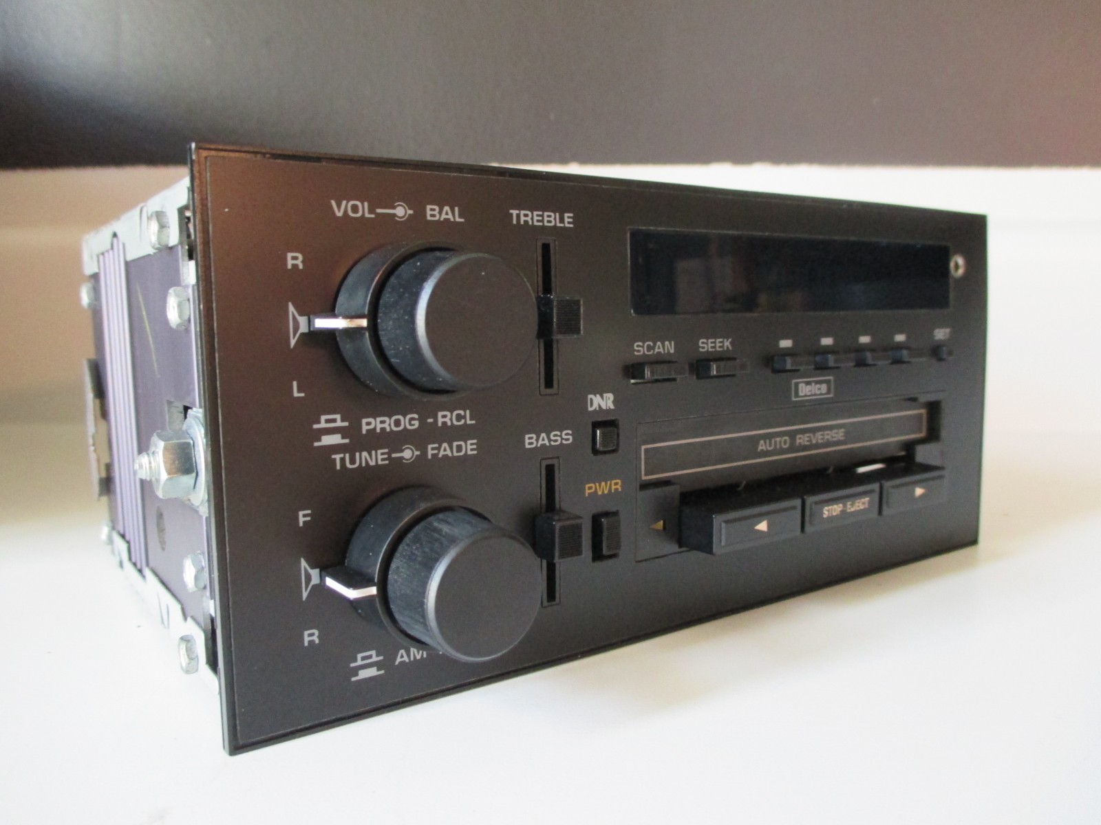 88-95 Chevy Delco AM/FM radio w/aux input, fits Blazer S10 Camaro #16169215