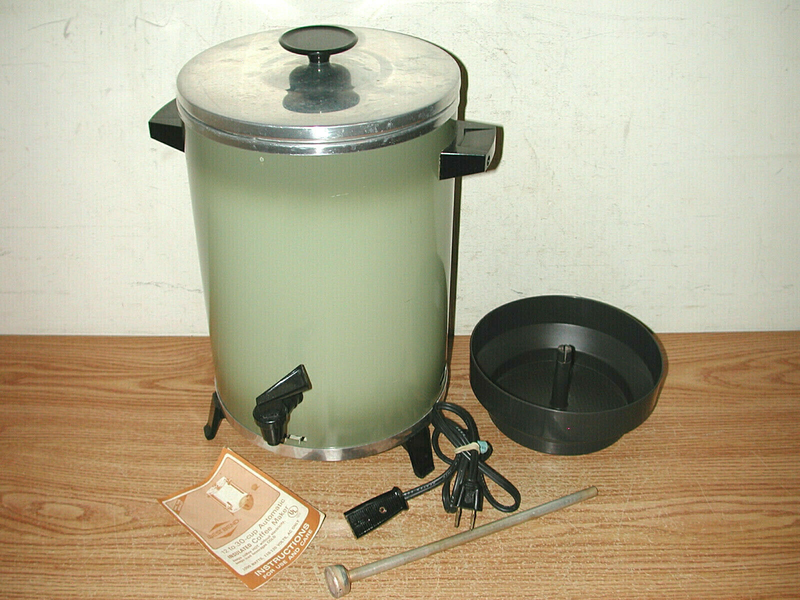 VINTAGE WEST BEND AVOCADO GREEN 30 CUP AUTOMATIC INSULATED