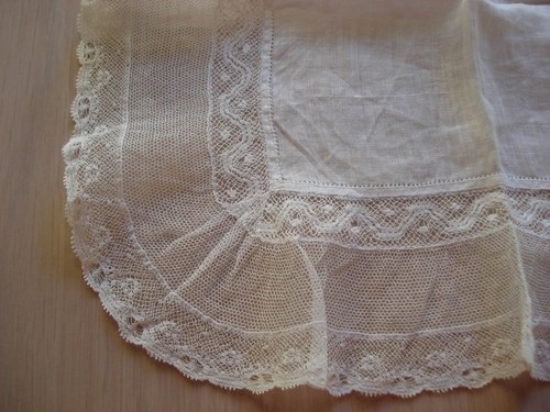 Antique Wedding Bridal Hankie White Cotton Lawn Center and Val Lace #460