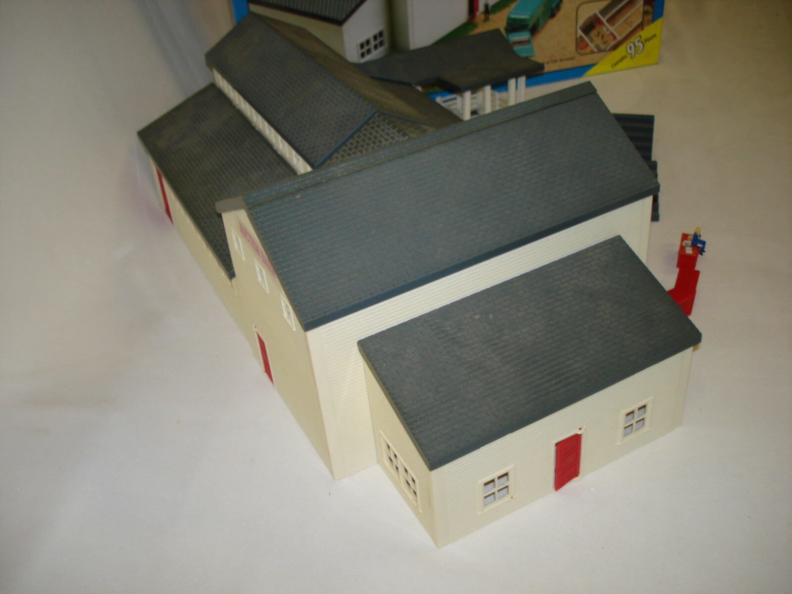 1/64 Ertl Farm Country Sales Barn Buliding Toy