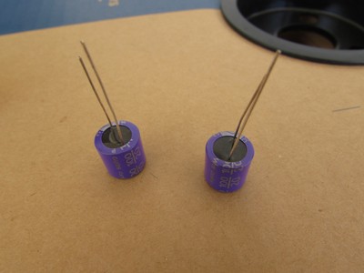 SANYO 16SEPC100MW Poly Aluminum Capacitor 100UF 20/% 16V T//H New Lot Quantity-25