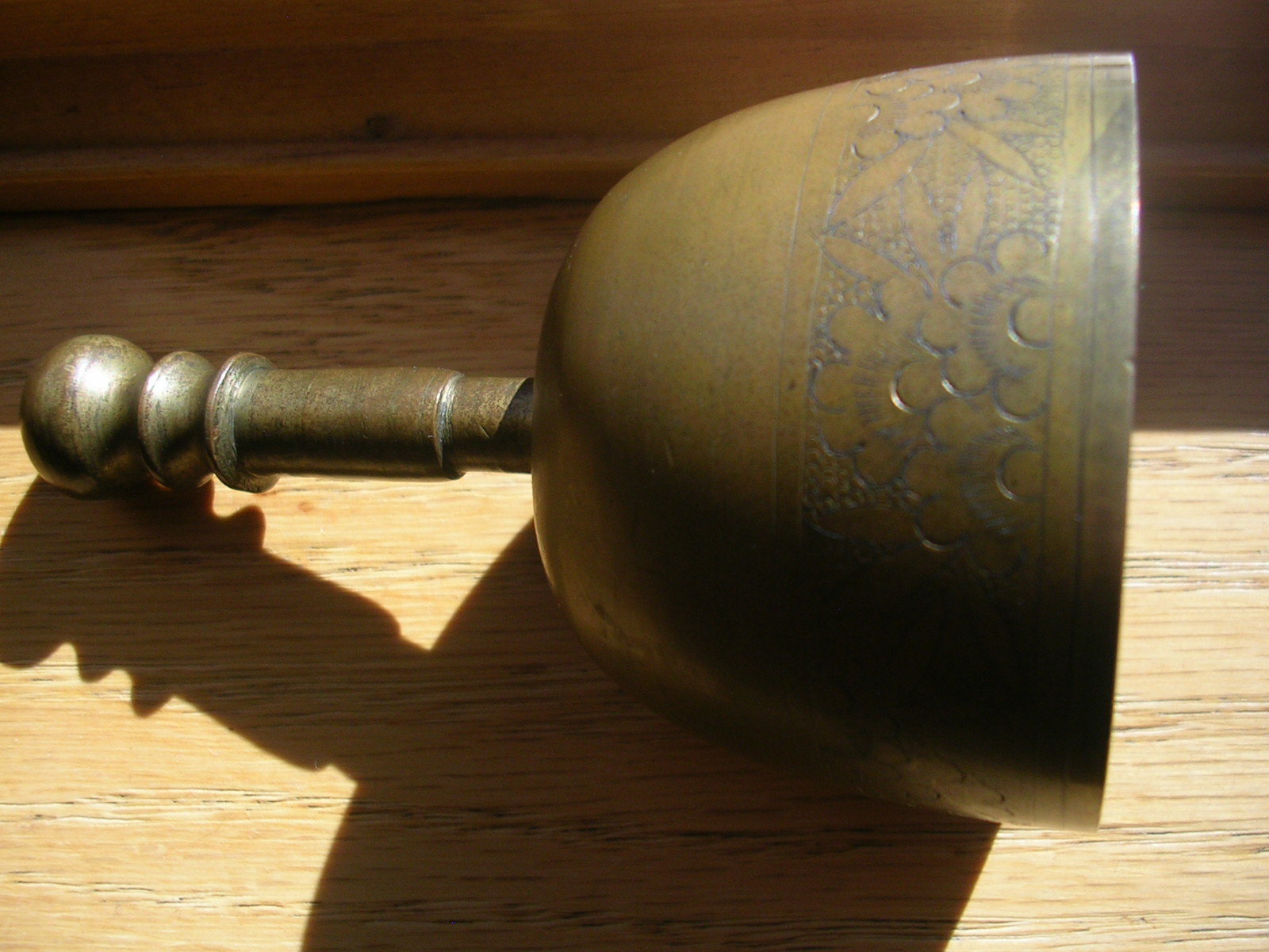 ANTIQUE CHINESE BELL BRASS WITH ENGRAVINGS