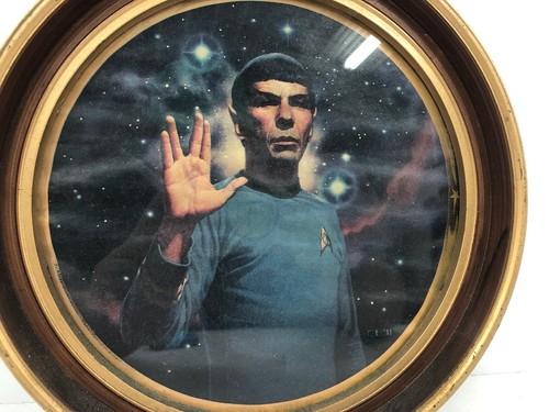 Vintage 1970’s Star Trek Spock Round Space Window Porthole Picture Decor 9”