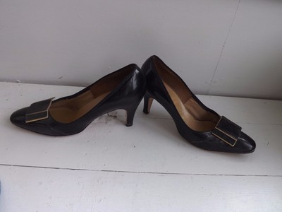 1960s Black Pumps Heels Vintage Classic Shoes 5 1/2 Carol Brent Patent Career