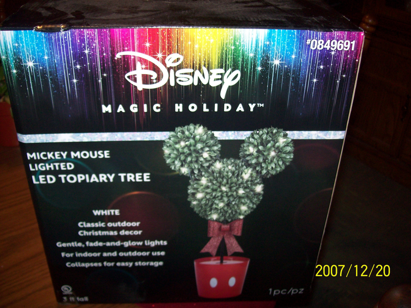 Disney Magic Holiday - LED Lighted Mickey Mouse Topiary - 3-feet Tall - Nib