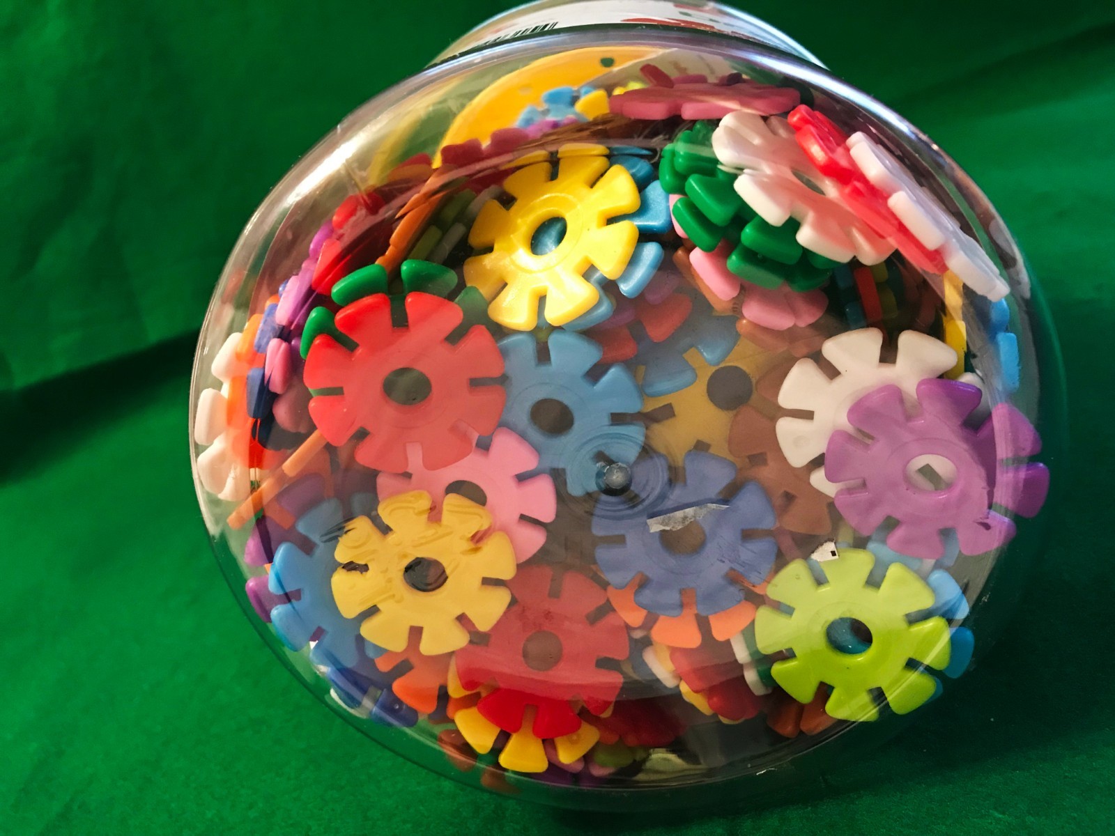 Viahart BrainFlakes Over 500 Plastic Flower Pieces Building Playset