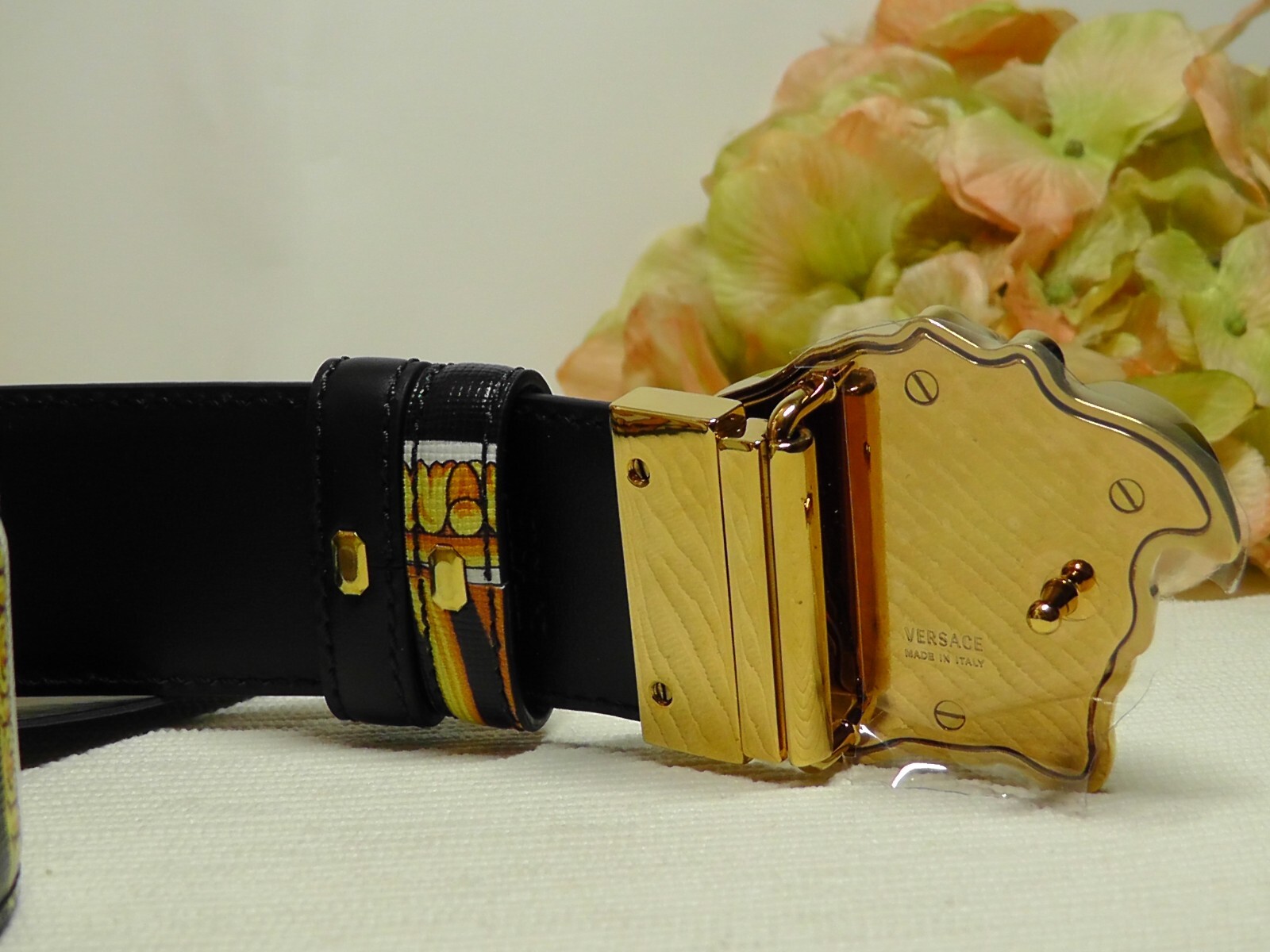 Pre-owned Versace Gold/black Heritage Medusa Buckle Reversible Leather Belt Sz 110 Or 43''