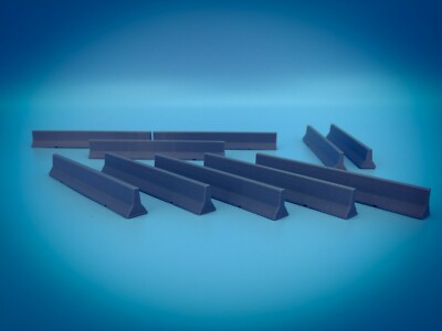Set of 10 Precast Concrete Temporary Barriers - HO Scale 1:87 '' Jersey Barrier ''