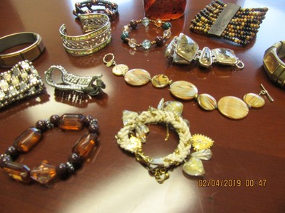 LOT OF 13 BRACELETS, TAN & BROWN SHADES, FASHION JEWELRY, NEW & PREOWNED