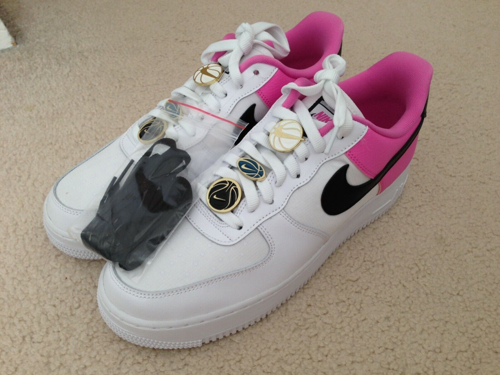 Nike Women's AF1 Air Force 1 Low SE '07 Basketball Pins Nike Women's AF1 Air Force 1 Low SE '07 Basketball Pins