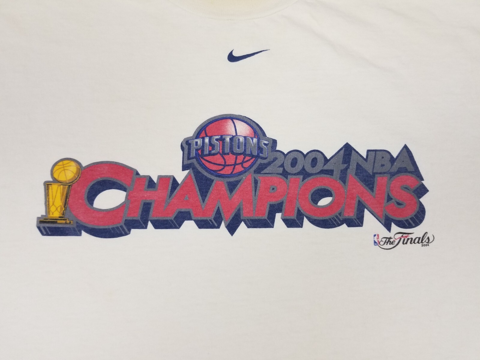 VINTAGE 2004 NIKE DETROIT PISTONS CHAMPIONS NBA SUN FADED T