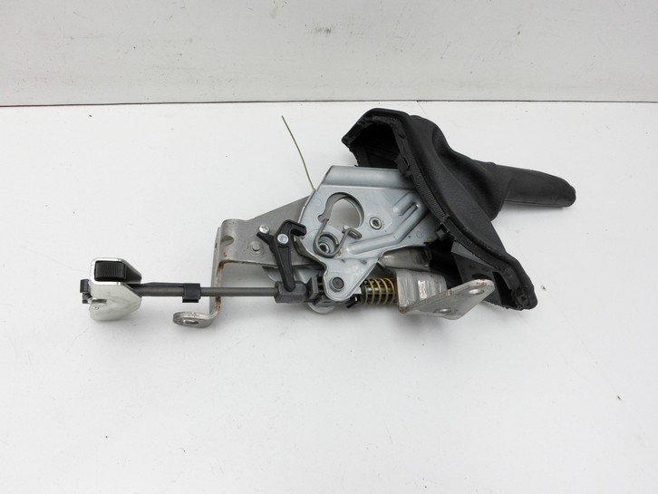 BMW 1er 116i F20 11-15 Handbremshebel Hebel für Handbremse Bremshebel BMW 1er 116i F20 11-15 20.10.2011 6876774... Bild 2