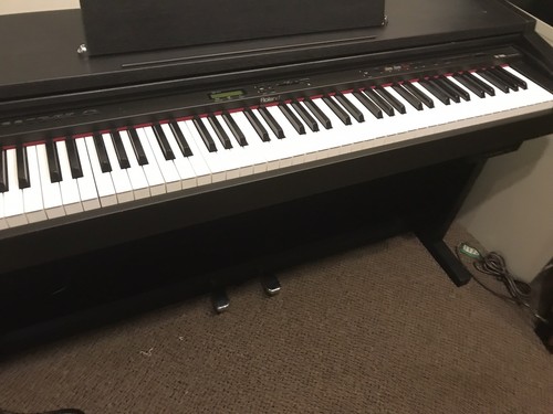 Roland 88 key digital piano Model HP-2900G