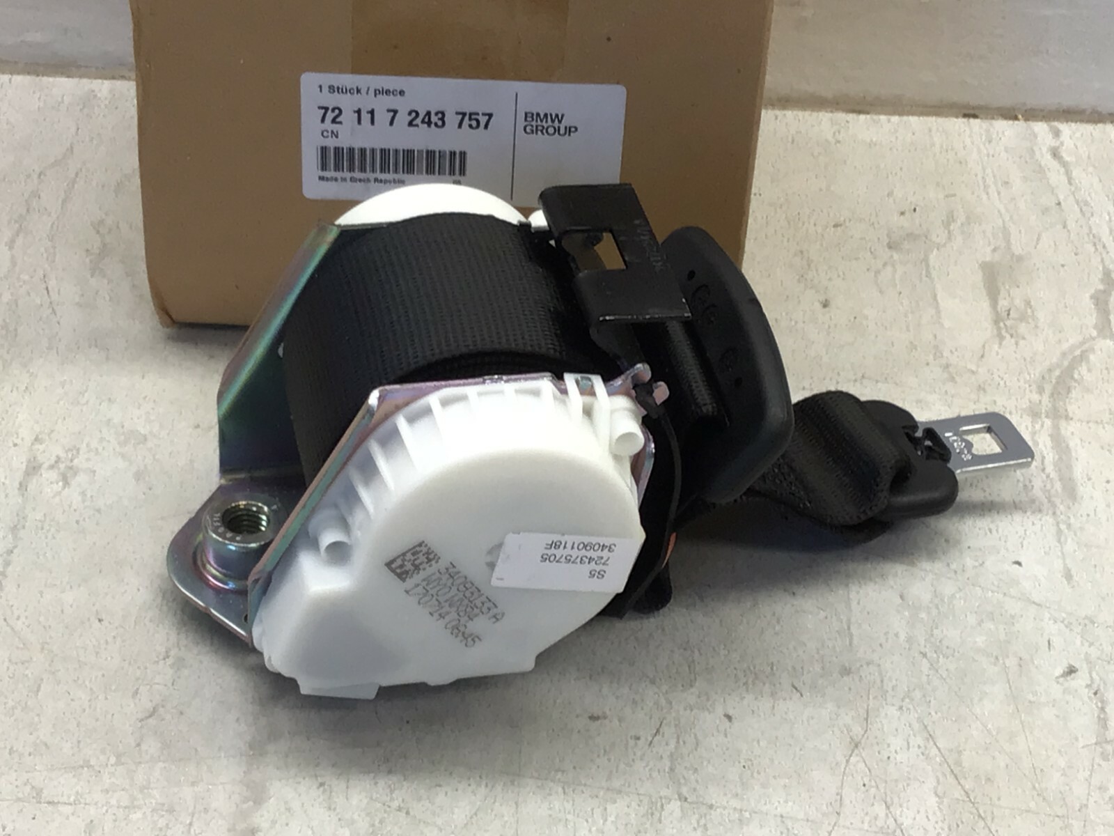 BMW OEM Rear Center Seat Belt Assembly 72-11-7-243-757