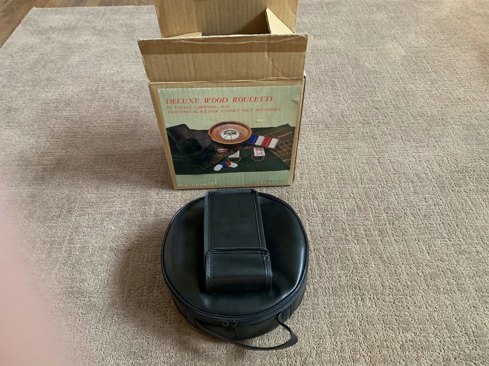 Home Casino Wood 10 inch Roulette Wheel with Felt, Chips and Case - Rare