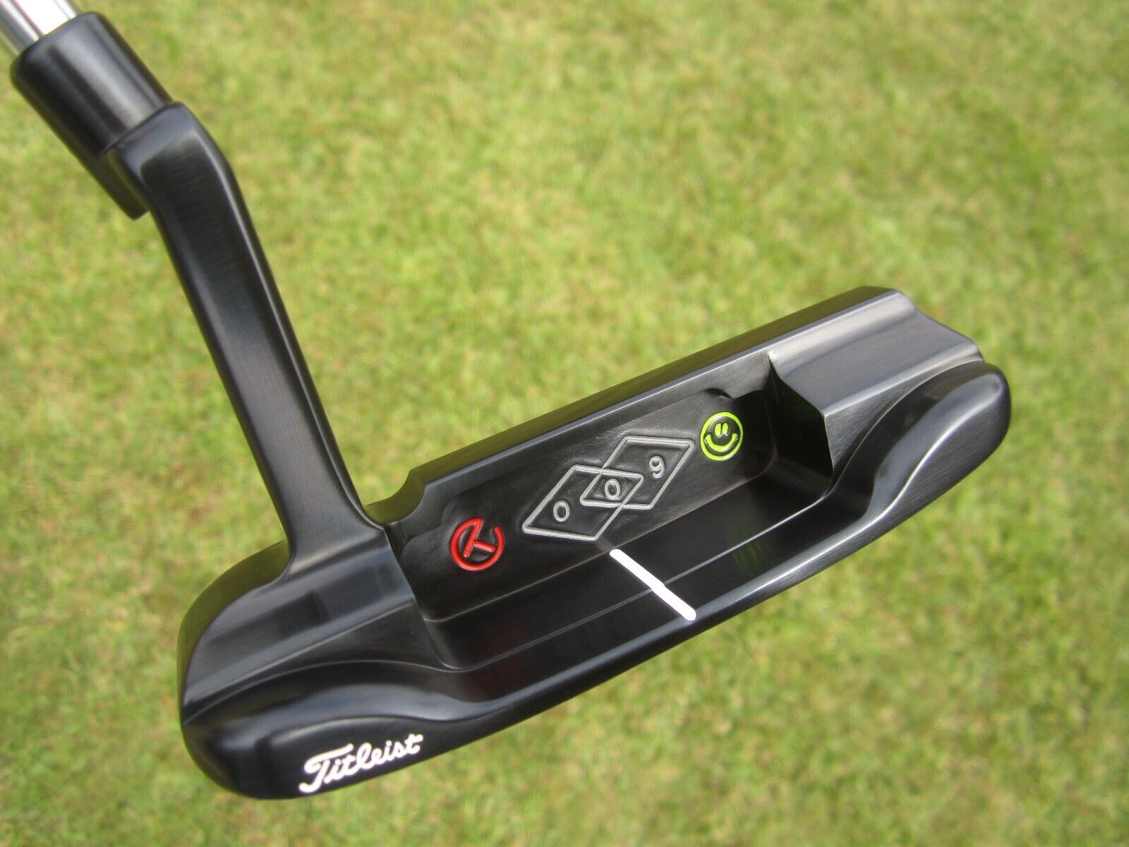 Scotty Cameron Tour Only Brushed Black Carbon 009 Prototype Scotty Cameron Tour Only Brushed Black Carbon 009 Prototype