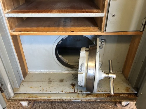 mosler safe two door  with inner safe , old post office safe, good condition